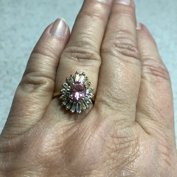 10Kt gold Pink Ice Ring - Picture 8 of 8